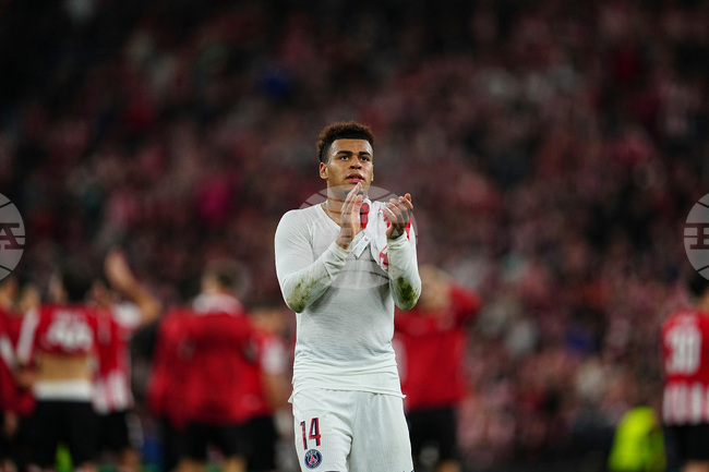 Пари Сен Жермен си върна лидерството във френската Лига 1 след трудна победа над последния в класирането Мец