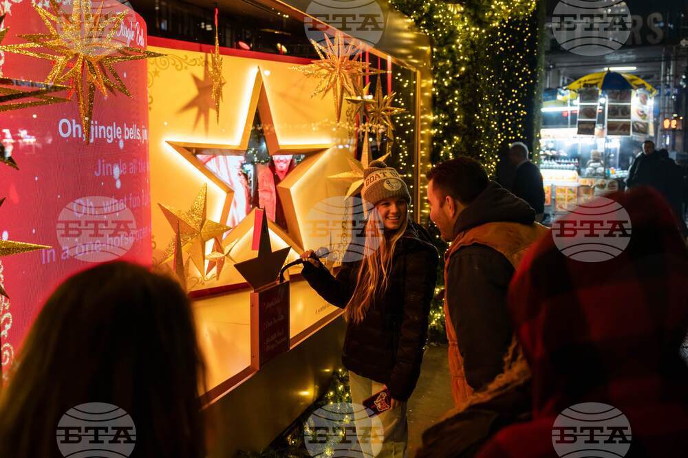 New York Daily Life Holiday Lights