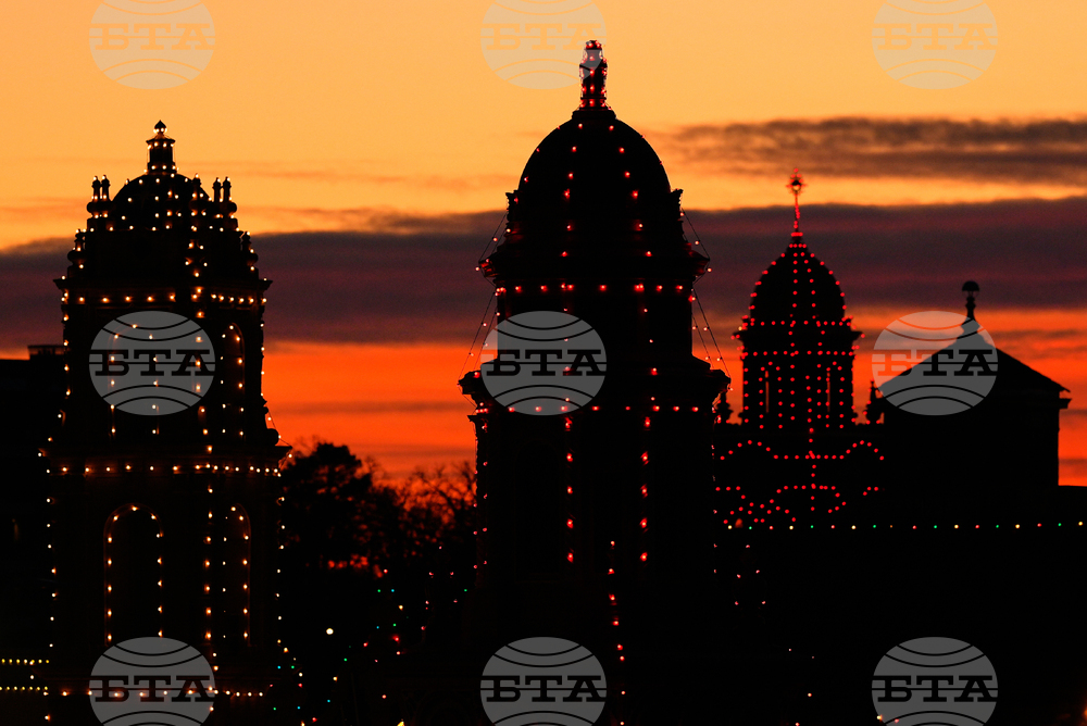 APTOPIX Missouri Daily LIfe Holiday Lights