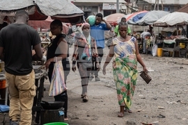 Congo Childbirth Under Fire