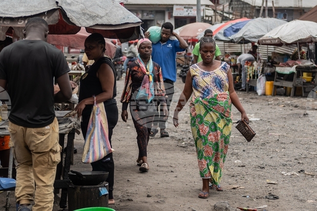 Congo Childbirth Under Fire