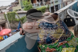 Congo Childbirth Under Fire