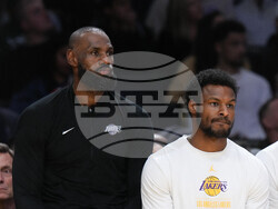 Spurs Lakers Basketball