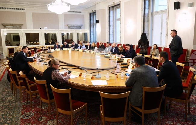 Parliamentary Committee on Energy Passes 2026 State Budget Bill at First Reading