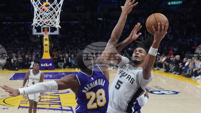 Шампионът Оклахома Сити Тъндър и Сан Антонио Спърс са последните полуфиналисти в турнира за Купата на НБА