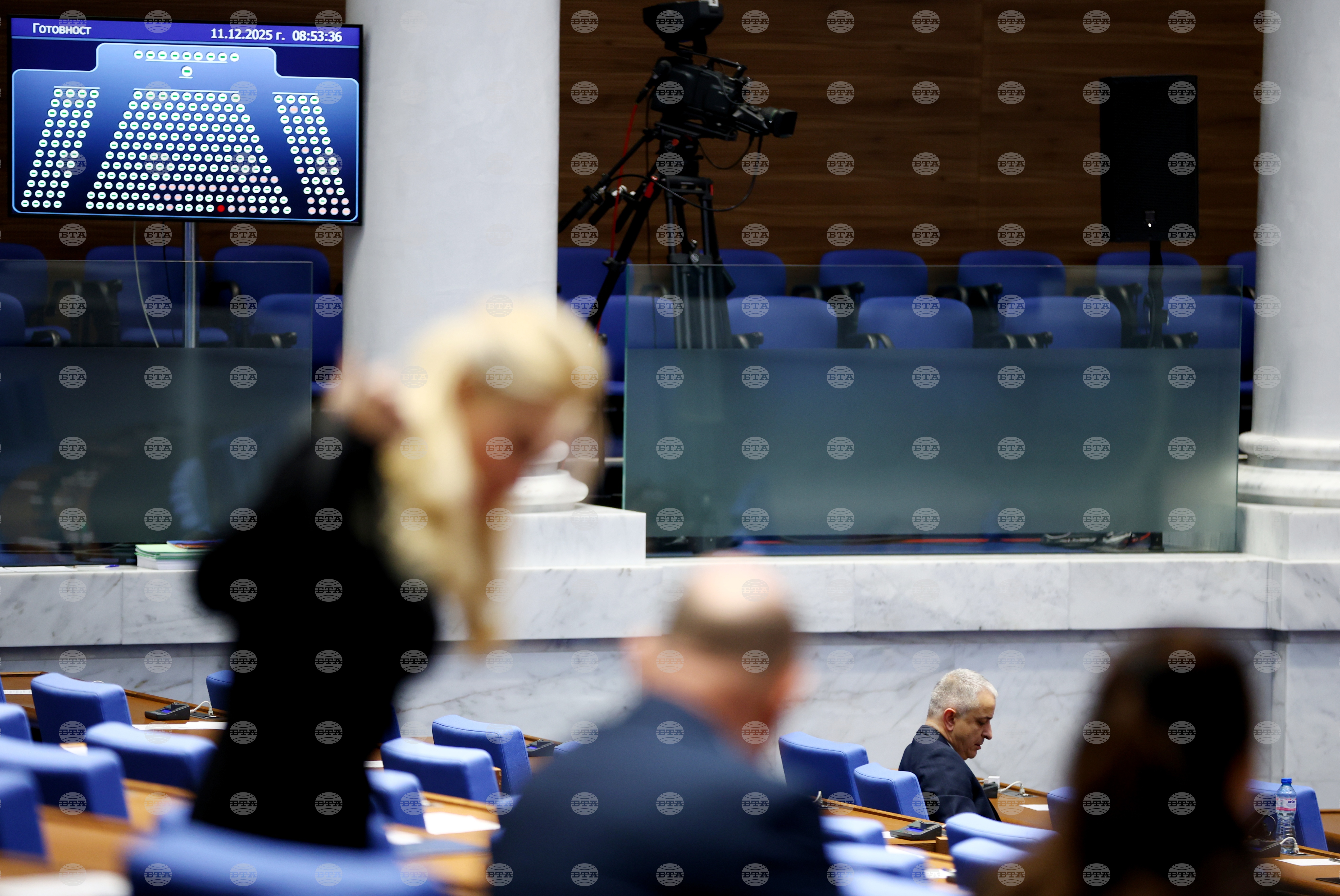 Парламентът обсъжда на първо четене коригирания законопроект за бюджета на държавното обществено осигуряване за 2026 г.