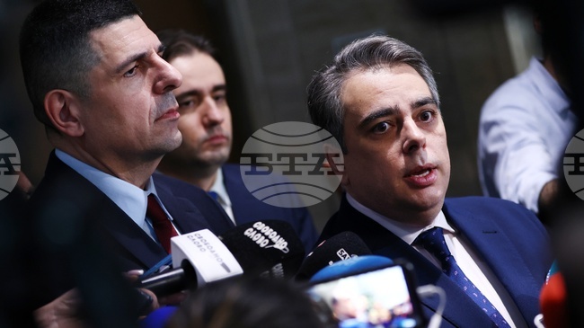 Над 80% вече искат оставката на това правителство, в това число избирателите на ИТН и БСП, коментира Асен Василев