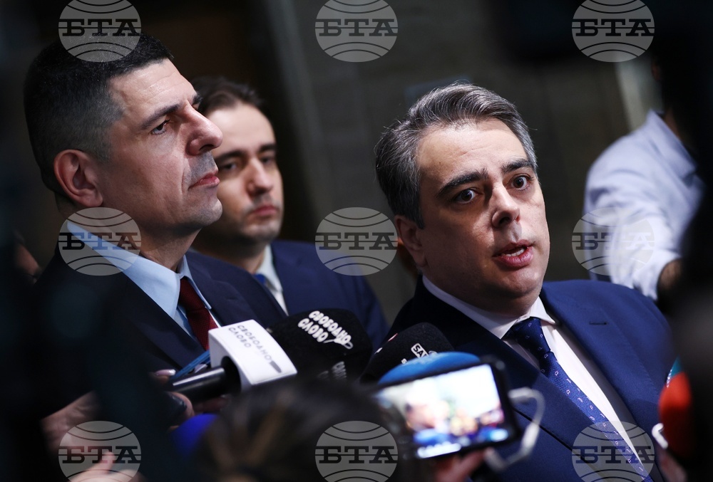 Над 80% вече искат оставката на това правителство, в това число избирателите на ИТН и БСП, коментира Асен Василев