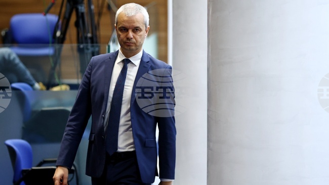 Българският народ показа на управляващите, че не могат да се гаврят повече с него, заяви Костадин Костадинов 