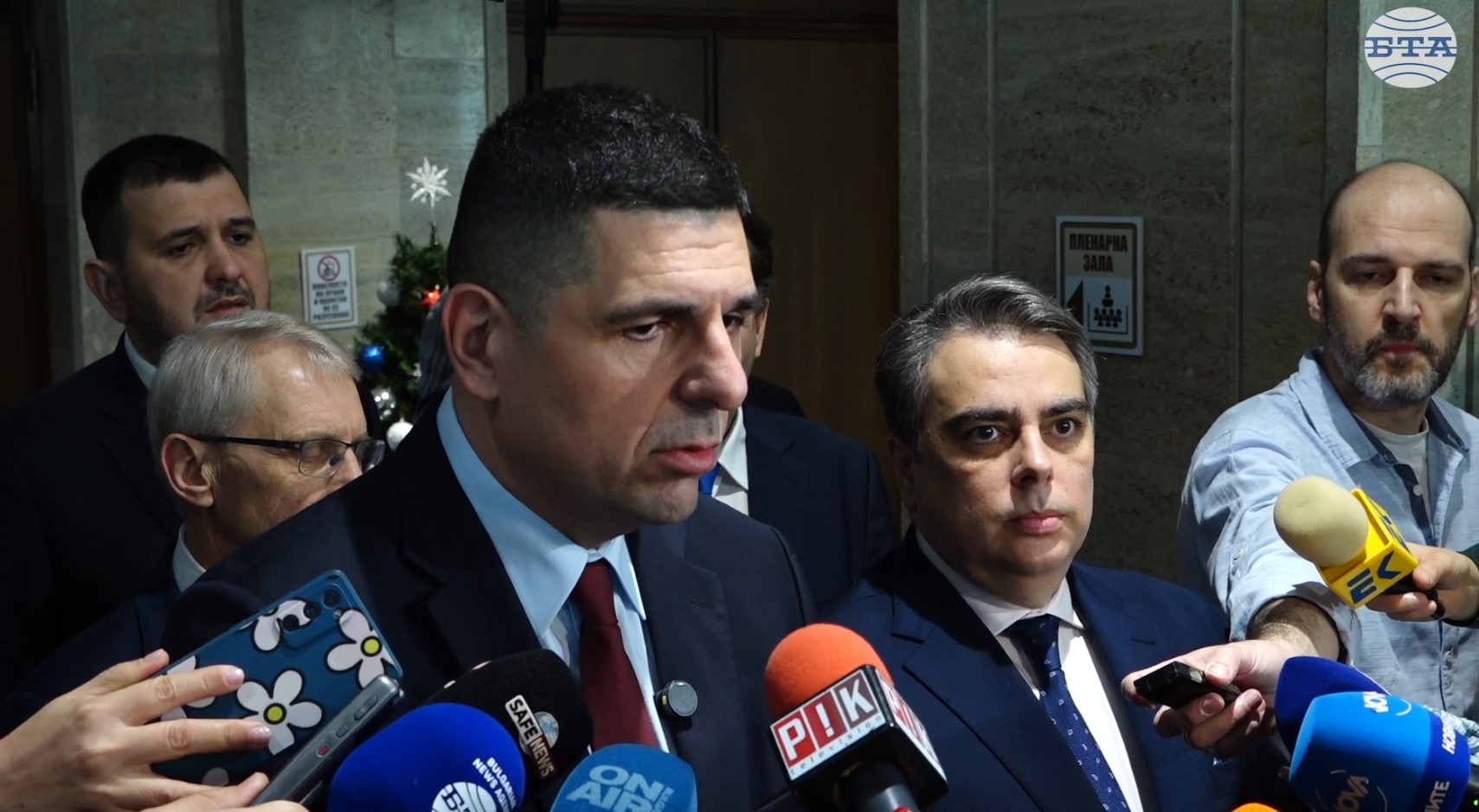 Правителството да подаде оставка веднага, призоваха от ПП-ДБ