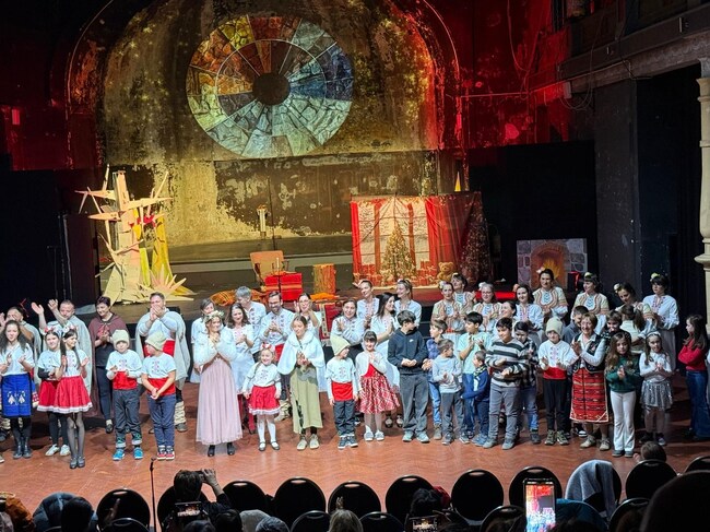 Театър, музика, танци и традиционни български обичаи бяха сред акцентите на коледното тържество на сдружението „Пенчо Славейков“ в Лайпциг