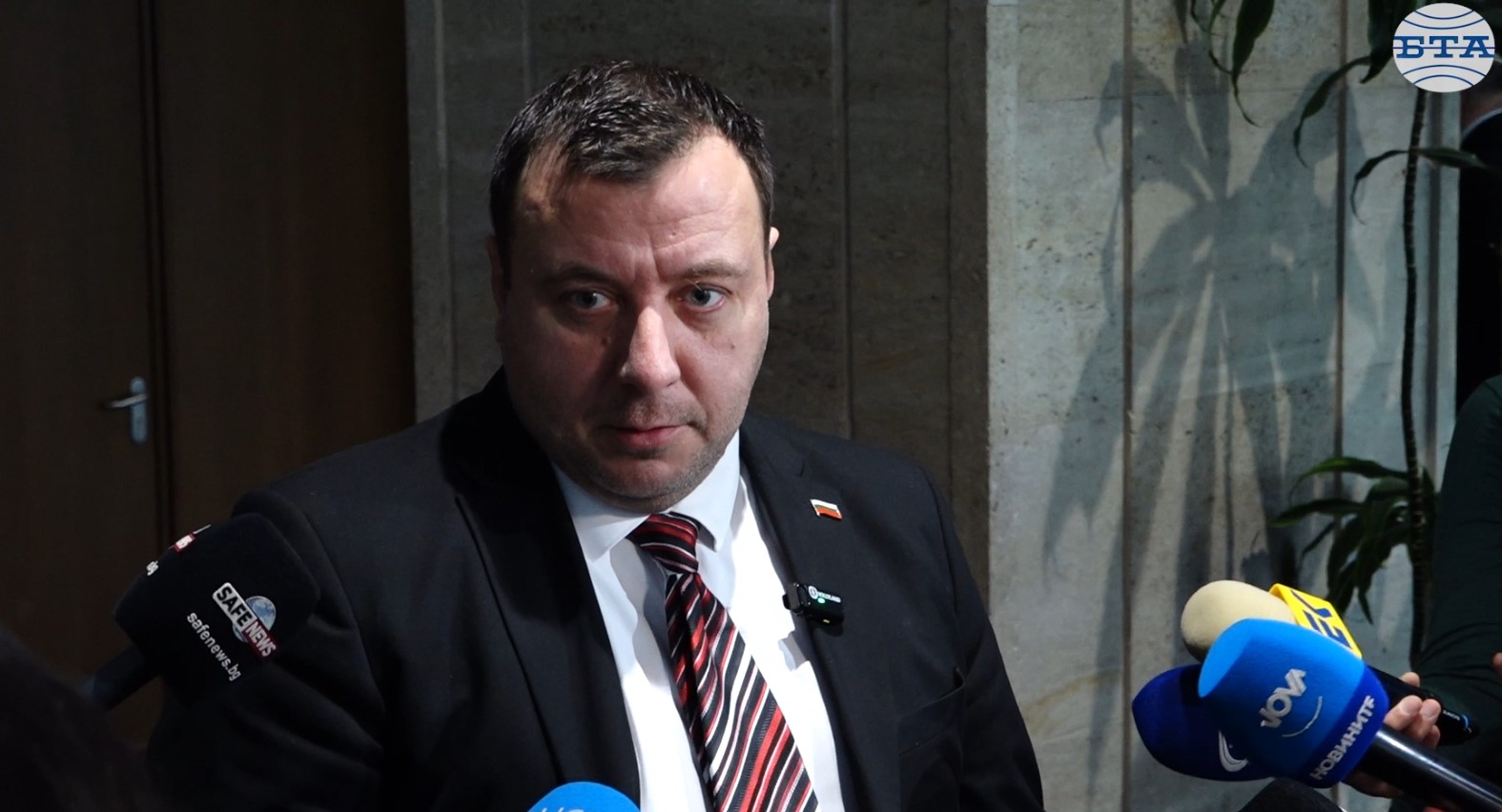 Ще подкрепим днес вота на недоверие, заяви Петър Петров от "Възраждане"