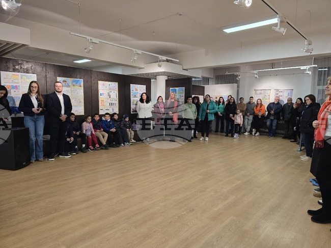 Ротаракт клуб в Свищов подреди изложба и връчи награди от конкурс за безопасност на пътя