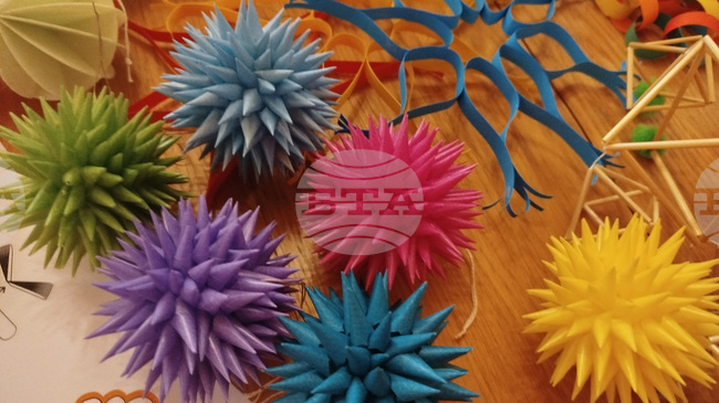 Работилници на полски и български език за украсяване на коледни топки организират от Регионалния исторически музей в Бургас