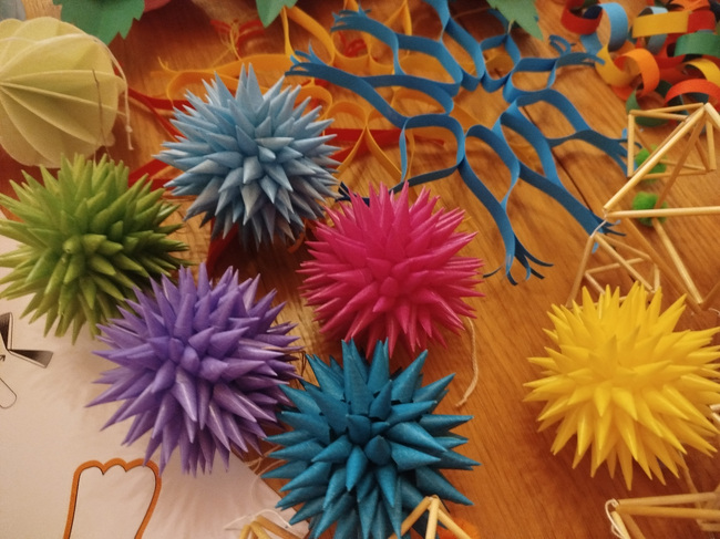 Работилници на полски и български език за украсяване на коледни топки организират от Регионалния исторически музей в Бургас