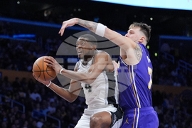 APTOPIX Spurs Lakers Basketball