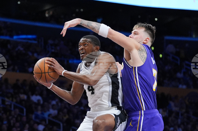 APTOPIX Spurs Lakers Basketball