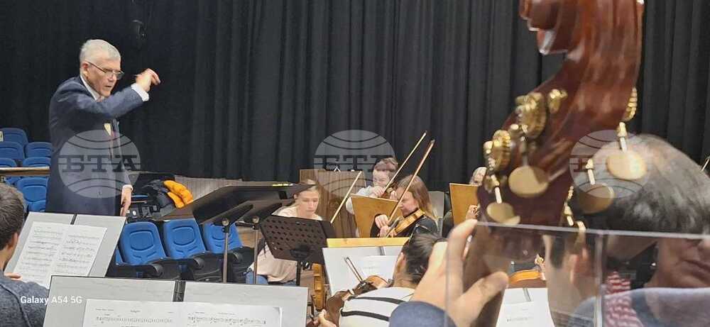 Различен поглед към музиката на ХХ век ще покаже концертът на Симфониета-Враца с диригент Джереми Мартин