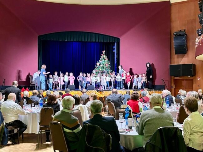 Коледен празник за българските пенсионери в Унгария се състоя в Българския културен дом в Будапеща