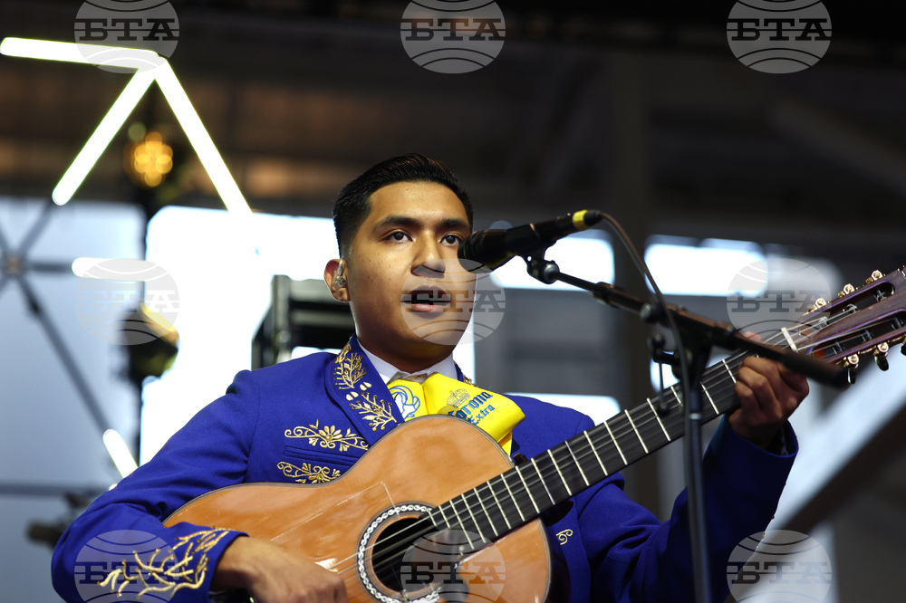 Mariachi Rams Football