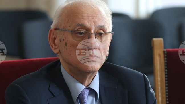 Всички прегледи и изследвания на пациент задължително се вписват в електронното му досие, независимо кой плаща за тях, каза министърът в оставка доц. Силви Кирилов