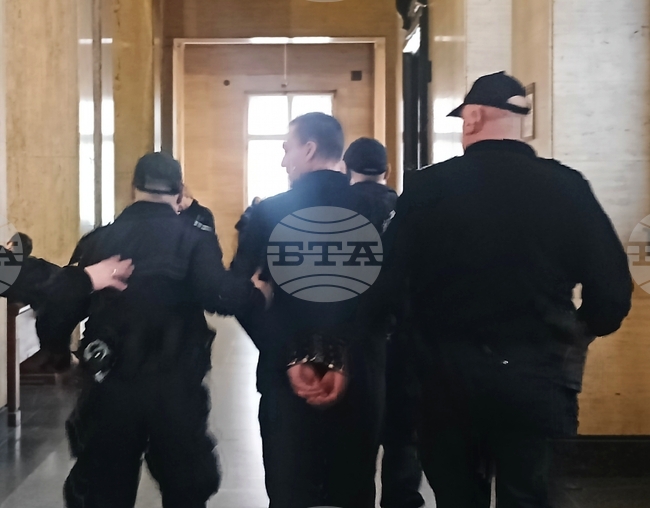 Софийският градски съд наложи парична гаранция от 1000 лв. на мъжа, обвинен в хулигански прояви пред централата на ДПС на протеста на 1 декември