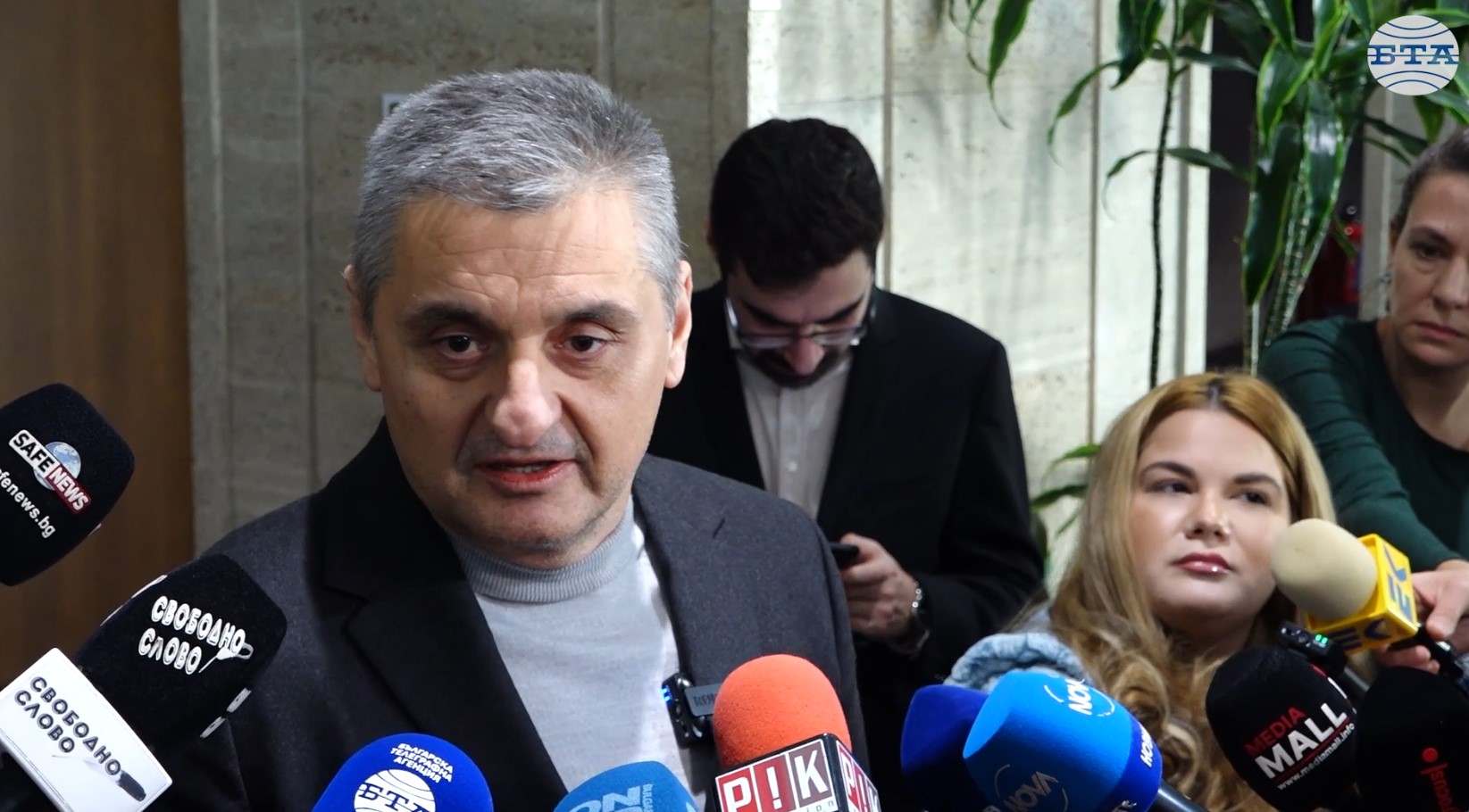 Неуместни са сравненията между днешната ситуация и тази от 1997 г., каза Кирил Добрев от „БСП - Обединена левица“