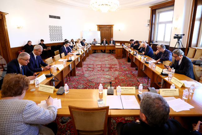 С осем гласа „за" Комисията по културата и медиите прие законопроекта за държавния бюджет на страната за 2026 г.