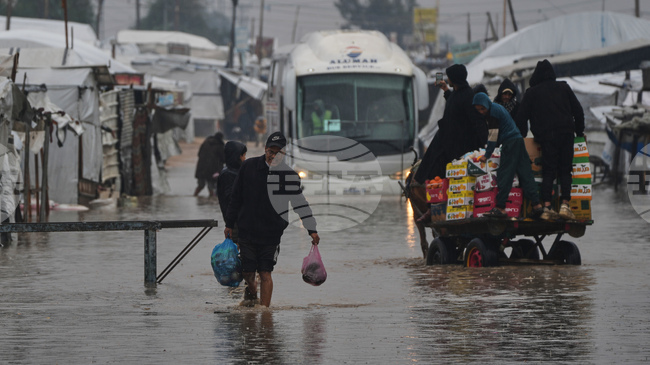 Властите в Газа предупредиха за хуманитарна катастрофа след бурята в Газа 