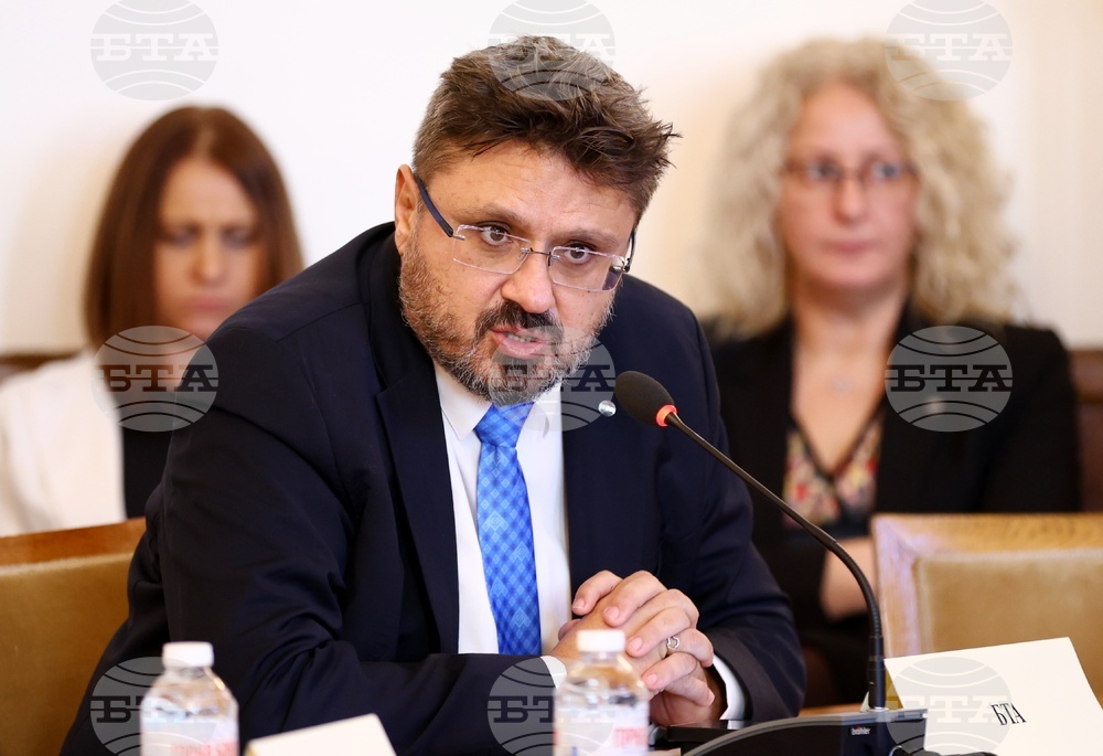 BTA Director General Puts Young Staff Pay in Focus