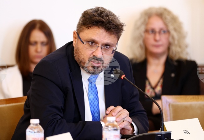 BTA Director General Puts Young Staff Pay in Focus