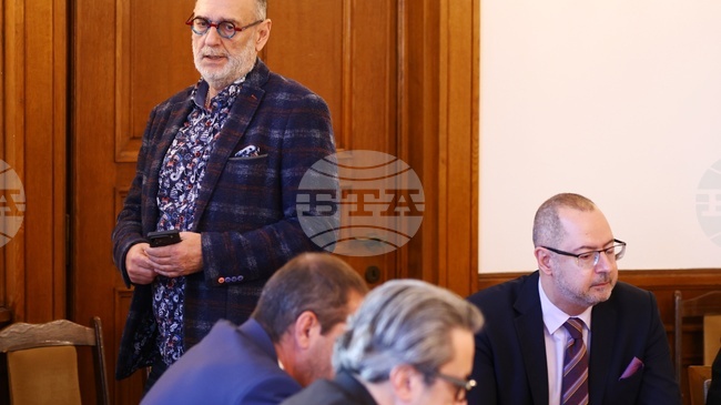 Бюджетът не е достатъчен, но се приема под натиск, каза депутатът от ГЕРБ-СДС Любен Дилов за Бюджет 2026