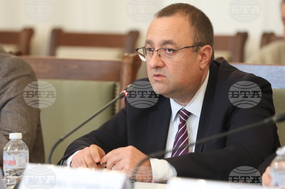 Парламентарната Комисия по регионална политика, благоустройство и местно самоуправление прие на първо четене Законопроекта за държавния бюджет за 2026 г. 