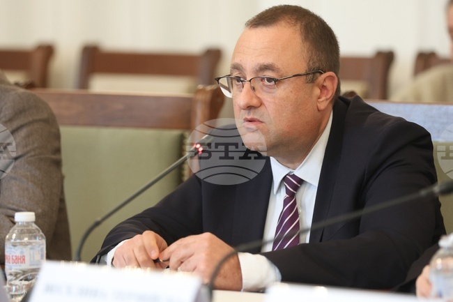 Парламентарната Комисия по регионална политика, благоустройство и местно самоуправление прие на първо четене Законопроекта за държавния бюджет за 2026 г. 