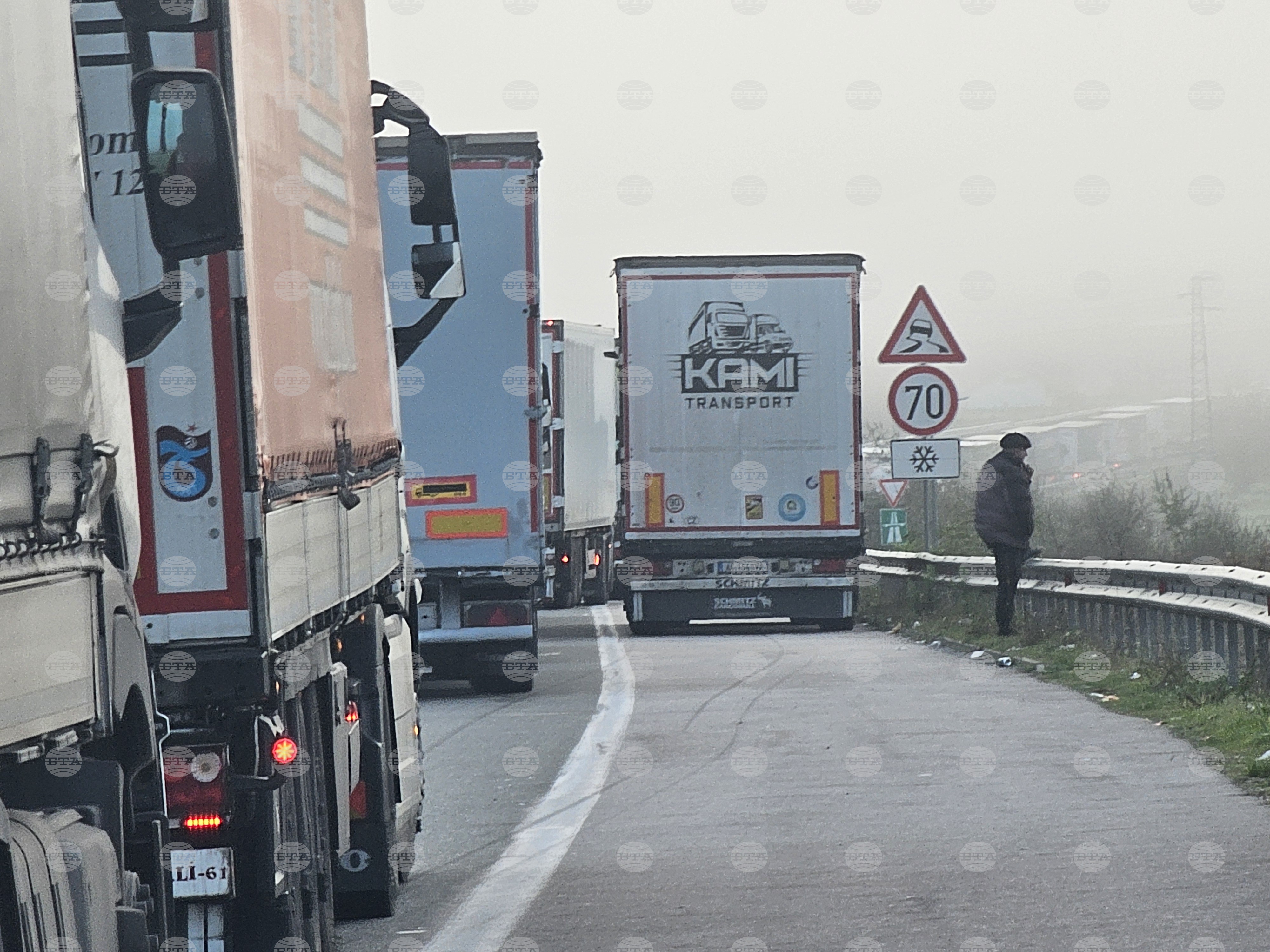 Zaradi praznikov omejen promet za tovorna vozila nad 12 ton na avtocestah Trakija, Struma in Hemus