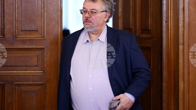 Депутатът Манол Пейков от ПГ на ПП-ДБ постави въпроси за Програма „Читалища“ и за финансирането на Национален фонд „Култура“