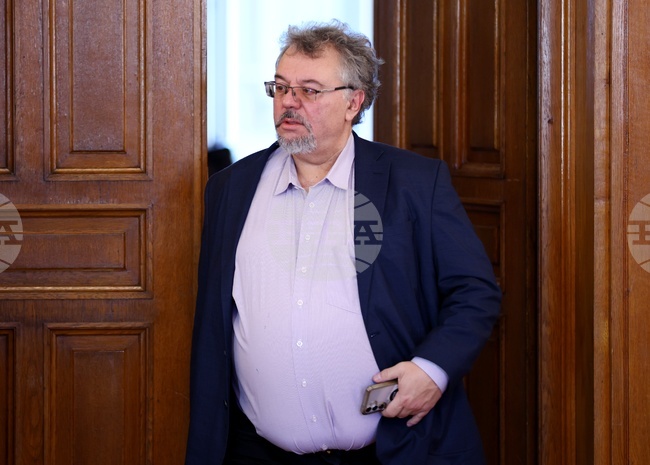 Депутатът Манол Пейков от ПГ на ПП-ДБ постави въпроси за Програма „Читалища“ и за финансирането на Национален фонд „Култура“