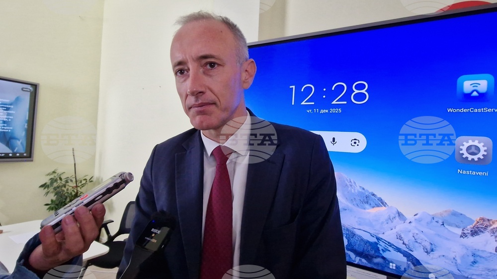 Обсъжданото намаляване на чуждоезиковите паралелки коментира в Перник министърът на образованието Красимир Вълчев