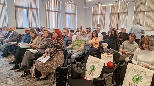 Биопроизводители и държавни експерти от сферата на земеделието дискутираха предизвикателствата пред сектора на среща в Троянско