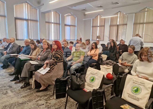 Биопроизводители и държавни експерти от сферата на земеделието дискутираха предизвикателствата пред сектора на среща в Троянско