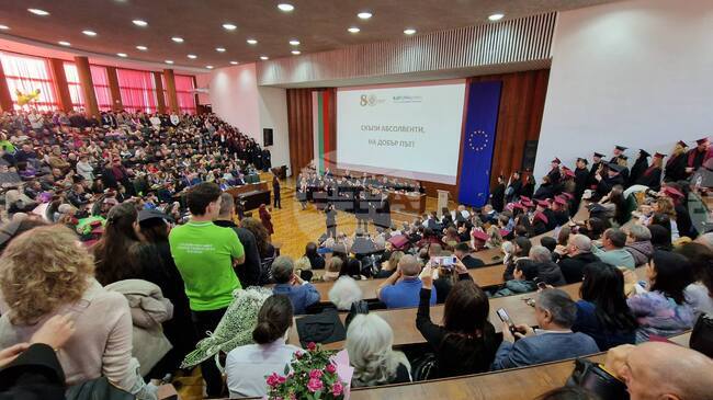 Добра реколта на полето на живота, пожела на абсолвентите от Аграрния университет в Пловдив кметът Костадин Димитров