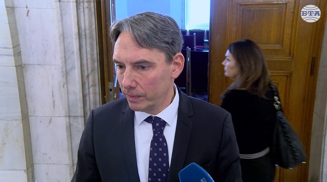 Веднъж проектът се оттегли, втори път се приема по начин без обсъждане, каза Васил Пандов