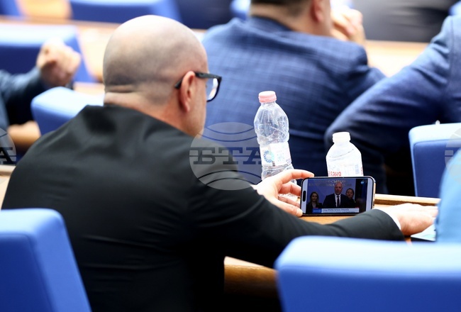 Без дебат парламентът прие на първо четене т.нар. удължителен бюджет за 2026 година, днес предстои обсъждане и на второ четене