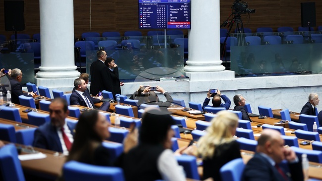 Шестият вот на недоверие към кабинета „Желязков“ беше неуспешен