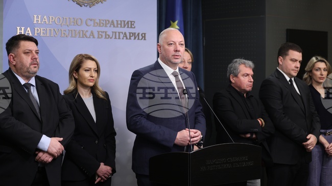 След поредните масови протести кабинетът „Желязков“ подаде оставка, от опозицията се обявиха за бързи и честни избори