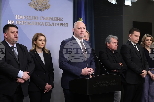 След поредните масови протести кабинетът „Желязков“ подаде оставка, от опозицията се обявиха за бързи и честни избори