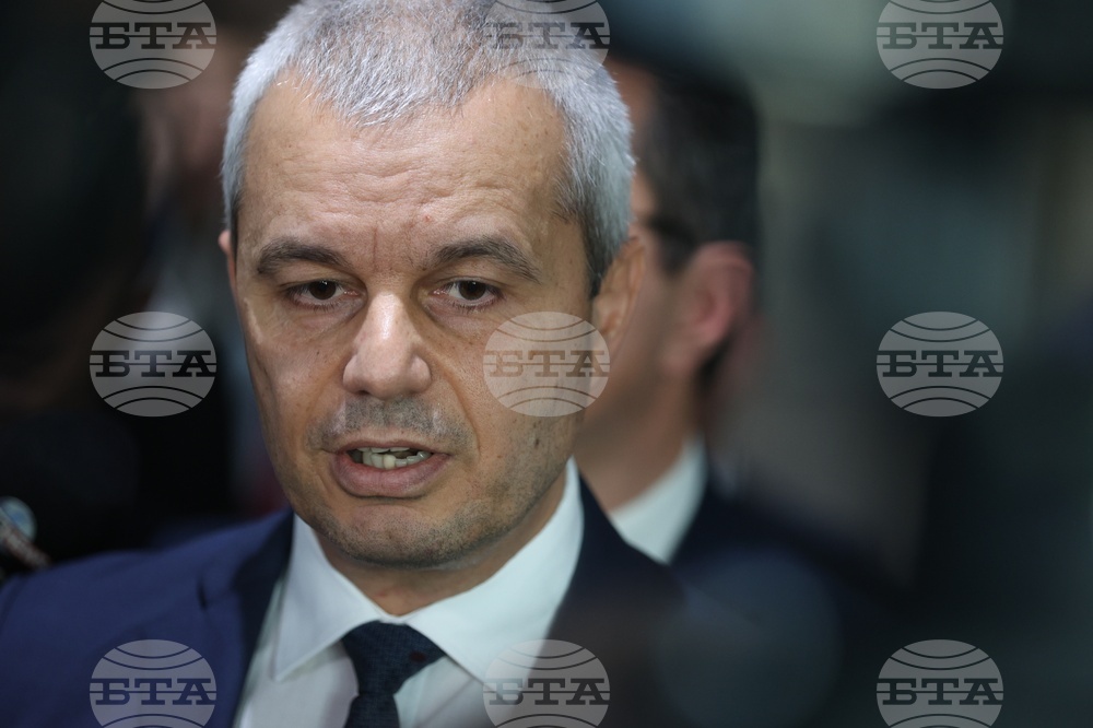 Президентът свали маската още преди да е започнало представлението, коментира Костадин Костадинов от „Възраждане“ за третия мандат