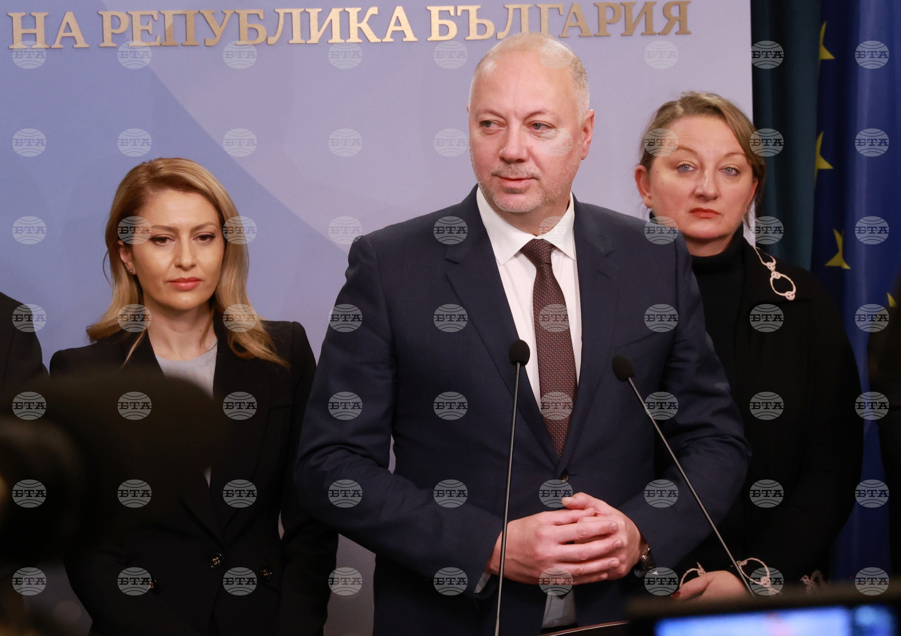 Световните агенции: Българското правителство подаде оставка след седмици на улични протести