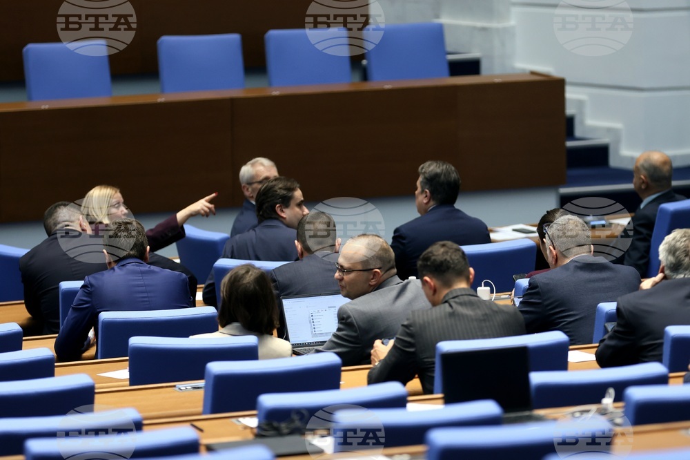 Парламентът обсъжда проект на решение за приемане на оставката на министър-председателя Росен Желязков