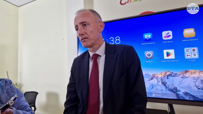 Предложение за нормативна промяна в оценката и определянето на учителските заплати е отправил министър Красимир Вълчев